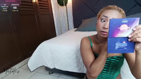 Snapshot of saray_mardez chatting on October 8, 12:53 pm Saray Mardez online show from October 8, 12:53 pm