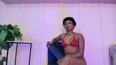 Snapshot of saray_mardez chatting on March 12, 12:26 pm Saray Mardez online show from March 12, 12:26 pm