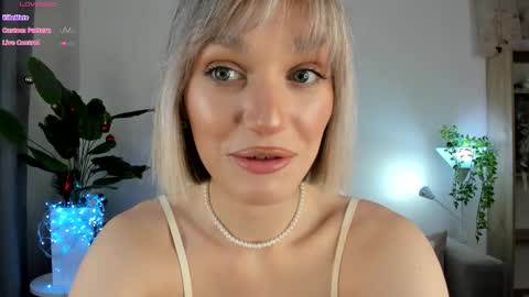 Your Selena 3 online show from December 22, 2:47 am