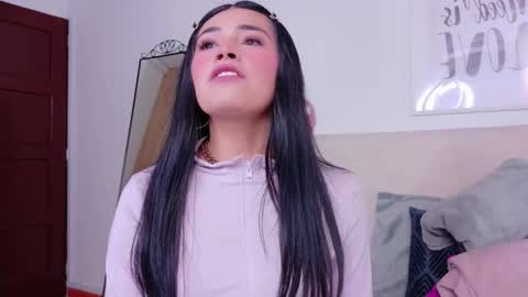 Sara online show from November 5, 8:36 pm