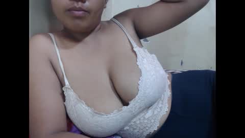 Snapshot of saronette chatting on February 20, 11:31 am saronette online show from February 20, 11:31 am