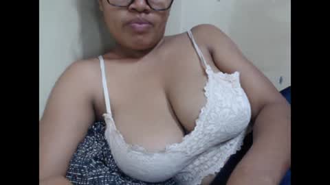 Snapshot of saronette chatting on March 12, 7:24 am saronette online show from March 12, 7:24 am