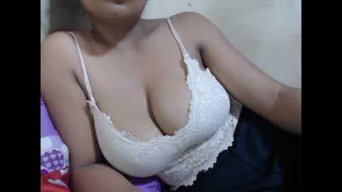 Snapshot of saronette chatting on February 5, 9:36 am saronette online show from February 5, 9:36 am