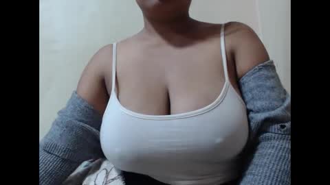 Snapshot of saronette chatting on October 8, 10:41 am saronette online show from October 8, 10:41 am