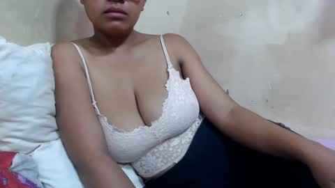 Snapshot of saronette chatting on December 21, 11:55 am saronette online show from December 21, 11:55 am
