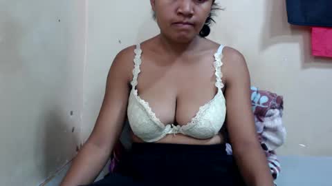 Snapshot of saronette chatting on December 2, 9:21 am saronette online show from December 2, 9:21 am