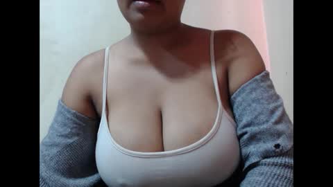Snapshot of saronette chatting on October 16, 5:54 am saronette online show from October 16, 5:54 am