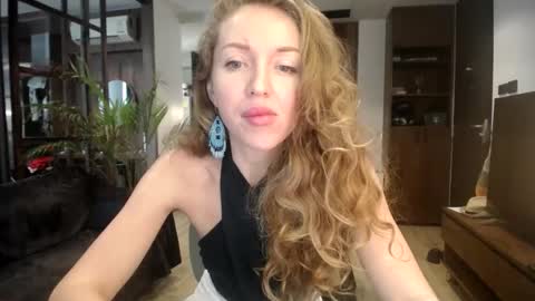Snapshot of sashasweetsasha chatting on December 2, 7:10 am Sasha online show from December 2, 7:10 am