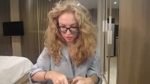 Snapshot of sashasweetsasha chatting on October 6, 11:27 am Sasha online show from October 6, 11:27 am