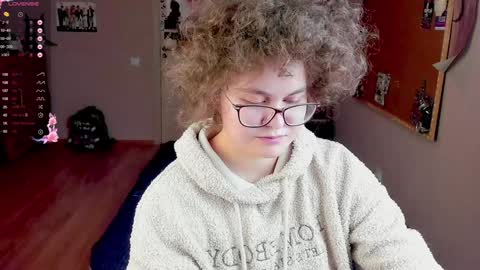 Snapshot of sashy_way chatting on December 18, 2:10 am .Alexandra online show from December 18, 2:10 am