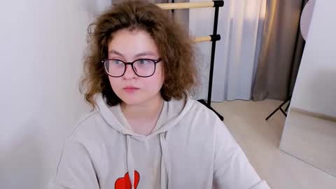 Snapshot of sashy_way chatting on September 15, 9:22 pm .Alexandra online show from September 15, 9:22 pm
