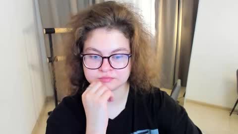Snapshot of sashy_way chatting on September 18, 9:35 pm .Alexandra online show from September 18, 9:35 pm