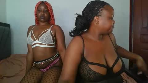 sassie_bee online show from October 30, 11:00 am