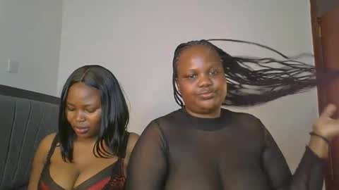 Snapshot of sassie_bee chatting on October 19, 6:54 pm sassie_bee online show from October 19, 6:54 pm