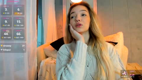 Snapshot of sassyt33n chatting on October 7, 9:36 am sassyt33n online show from October 7, 9:36 am