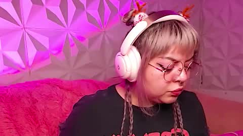 Gina George online show from December 3, 1:30 am