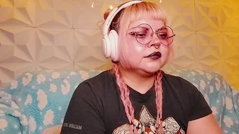 Gina George online show from May 15, 11:07 pm