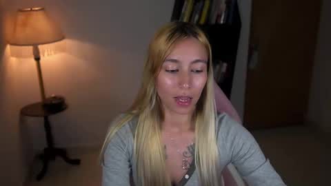 I AM JENN  online show from November 7, 3:34 am