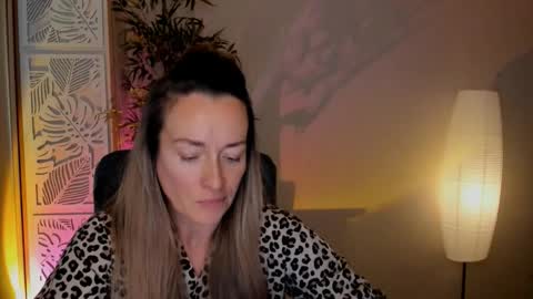 save the qween online show from February 8, 7:12 am