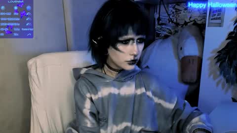 pronoun she. name Mary. age 21. online show from November 1, 5:39 pm