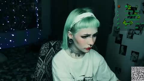 pronoun she. name Mary. age 21. online show from March 24, 7:41 pm