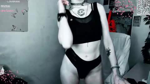 pronoun she. name Mary. age 21. online show from November 16, 12:05 pm