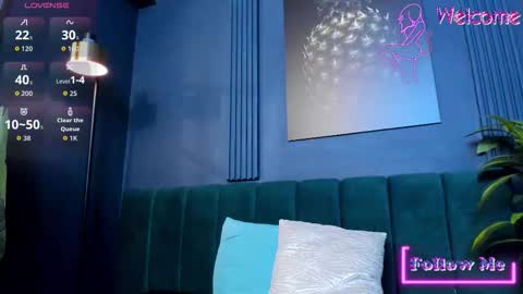 Scarlet Edwars online show from March 4, 8:37 pm