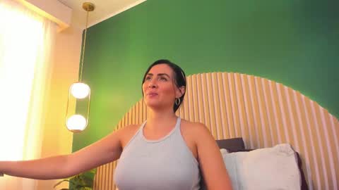 Scarlet Edwars online show from February 4, 3:15 pm