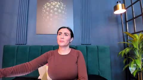 Scarlet Edwars online show from February 18, 7:35 pm