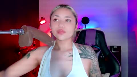 scarlet_gold online show from January 13, 5:13 am