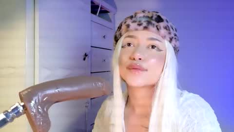 scarlet_gold online show from March 23, 3:23 am