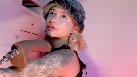 scarlet_gold online show from April 6, 12:21 am