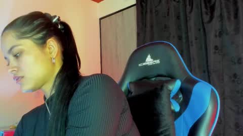 scarlet taylor kennedy online show from November 11, 8:17 pm