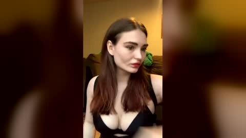 scarletbean online show from April 25, 1:41 pm