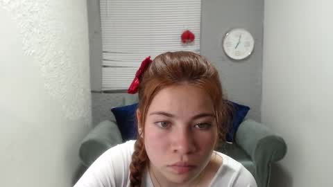 Snapshot of scarlethsexy69 chatting on October 17, 6:33 pm scarlethsexy69 online show from October 17, 6:33 pm