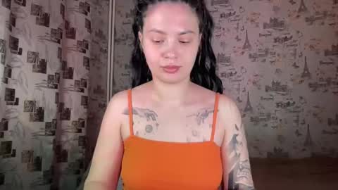Snapshot of scarletpetal chatting on October 1, 11:37 am scarletpetal online show from October 1, 11:37 am
