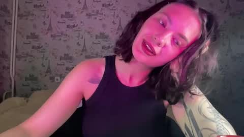 Snapshot of scarletpetal chatting on September 9, 1:33 pm scarletpetal online show from September 9, 1:33 pm