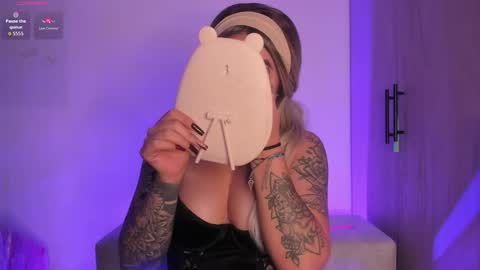 Snapshot of scarlett_collins_ chatting on October 18, 6:38 am SCARLETT COLLINS online show from October 18, 6:38 am
