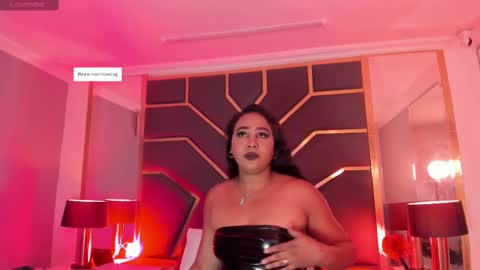 Snapshot of scarletthott1 chatting on September 18, 12:04 pm Scarlett Hot online show from September 18, 12:04 pm