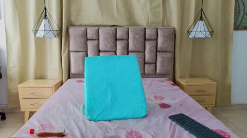 scarlettjonson_ online show from March 19, 1:37 pm