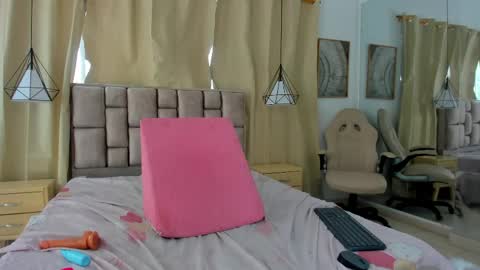 scarlettjonson_ online show from April 22, 2:47 pm