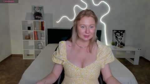 Snapshot of scent__of_woman chatting on October 14, 1:41 am Samanta online show from October 14, 1:41 am