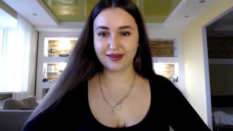 Elizabeth  online show from December 18, 11:45 am