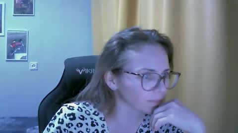Snapshot of sea_dream chatting on September 21, 3:32 pm SEA Dream online show from September 21, 3:32 pm