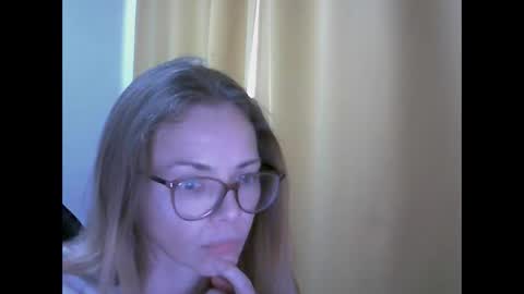 Snapshot of sea_dream chatting on September 15, 8:44 am SEA Dream online show from September 15, 8:44 am