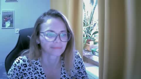 Snapshot of sea_dream chatting on October 14, 5:32 am SEA Dream online show from October 14, 5:32 am