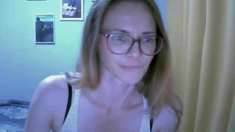 Snapshot of sea_dream chatting on September 12, 1:51 pm SEA Dream online show from September 12, 1:51 pm