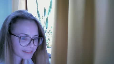Snapshot of sea_dream chatting on September 18, 5:06 am SEA Dream online show from September 18, 5:06 am