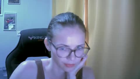 Snapshot of sea_dream chatting on October 10, 6:40 am SEA Dream online show from October 10, 6:40 am