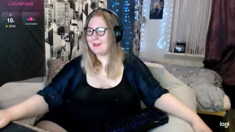 SecretGodnes online show from December 22, 1:58 pm